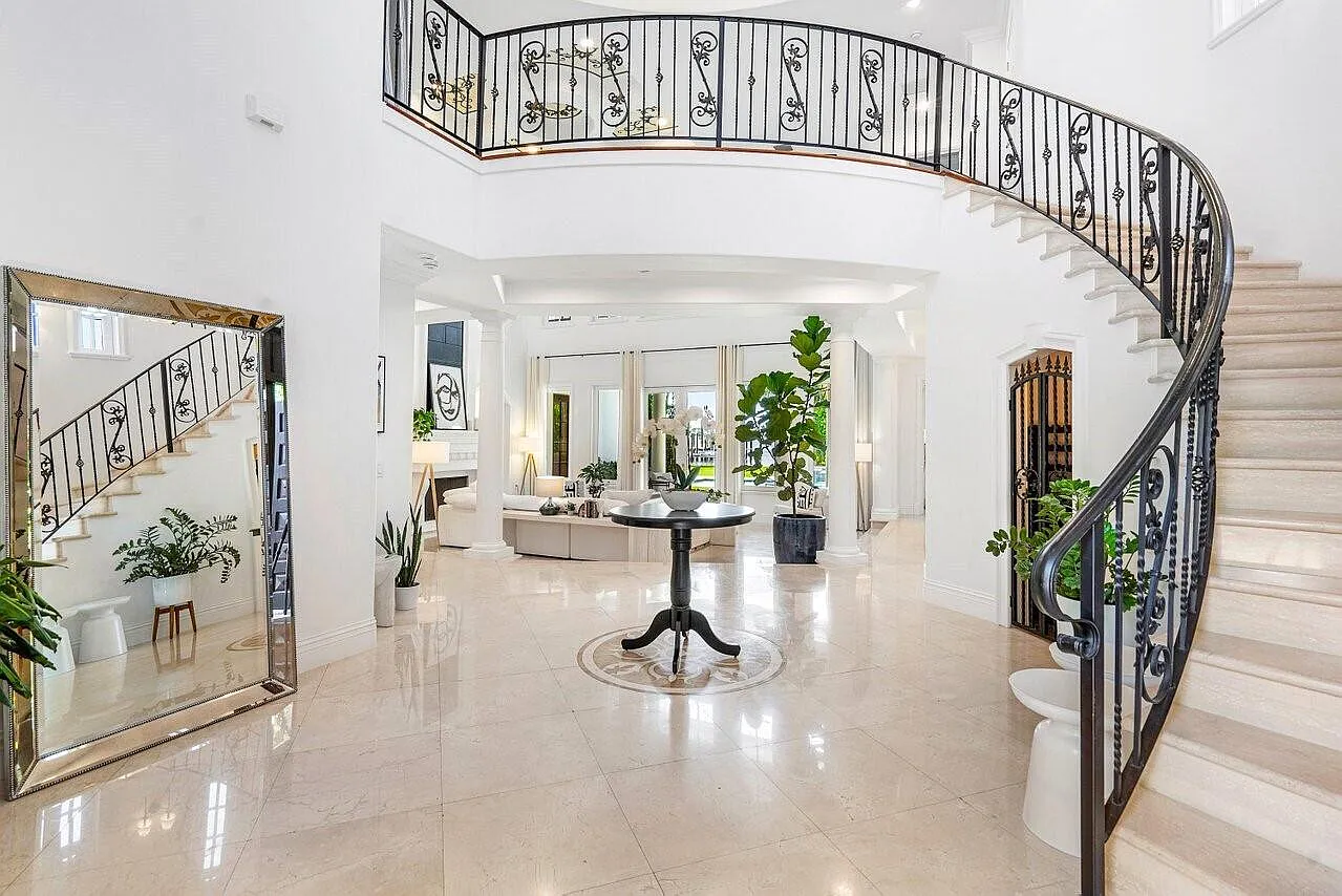 5 bed, 5.5 bath, 6000 sqft, $39,500 — Photo 4