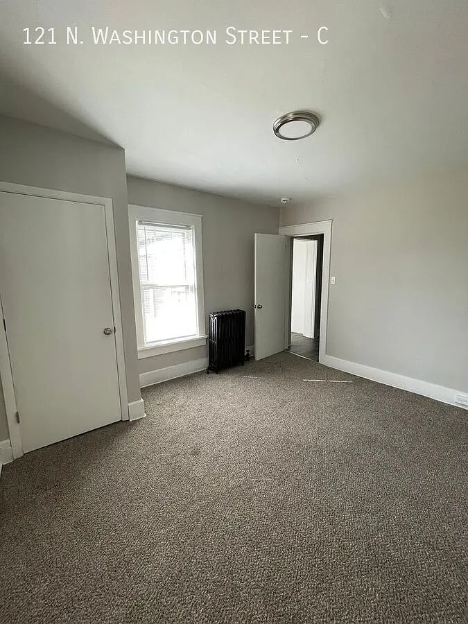 Charming 1 Bed, 1 Bath Apartment — Photo 4