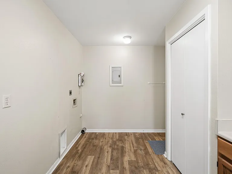 1017 Lions Park Dr — Photo 20