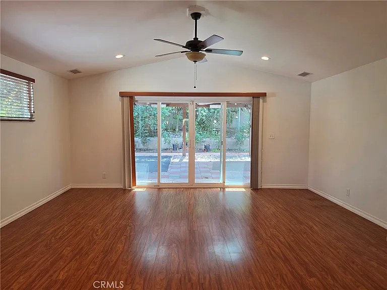 5446 Irondale Ave — Photo 4