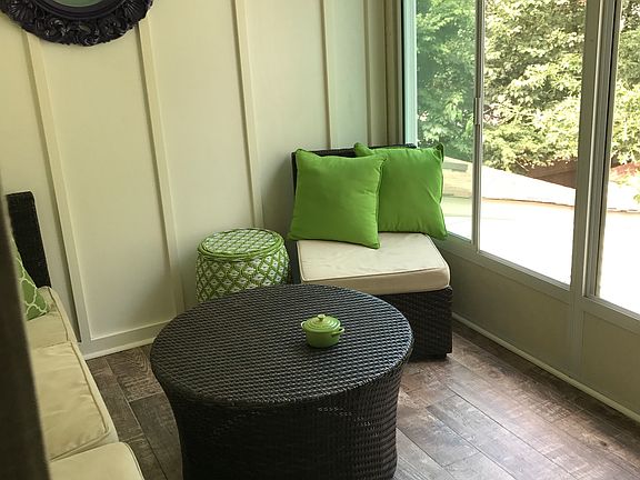 4th image of 3956 Wyckoff Dr