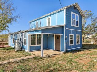 132 RENFRO DR, Devine, TX 78016