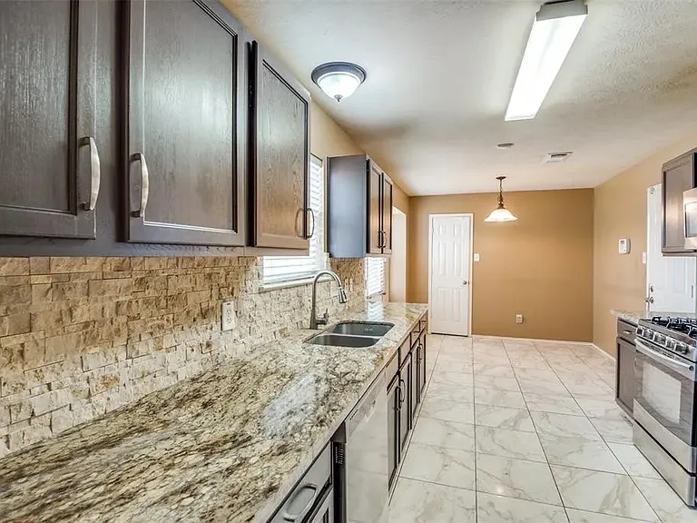 10418 Iris Lake Ct — Photo 9