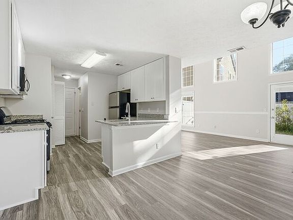 3rd image of 1442 Parkside Club Dr
