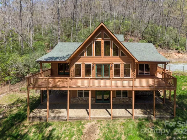 489 Mullinax Cove Rd, Horse Shoe, NC 28742
