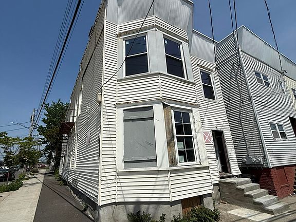 2nd image of 68 Watervliet Avenue