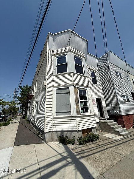 2nd image of 68 Watervliet Avenue