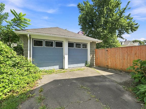 2nd image of 35 Day Ave