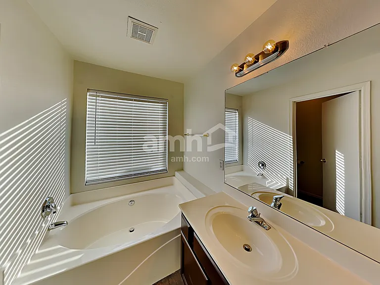 1303 N Balboa Dr — Photo 13