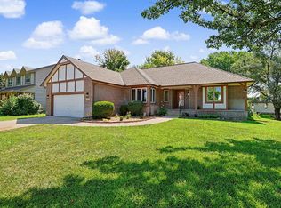 254 N Lakeside Dr, Andover, KS 67002