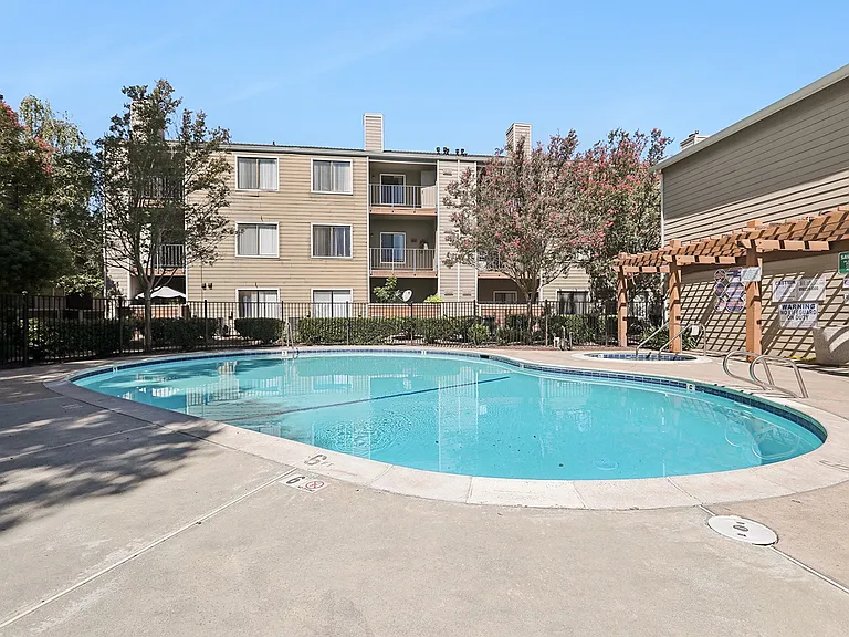 California Place Apartments — Photo 10
