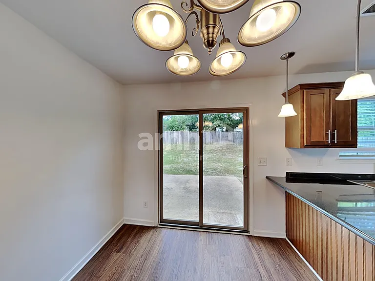 484 Albion Cir — Photo 5