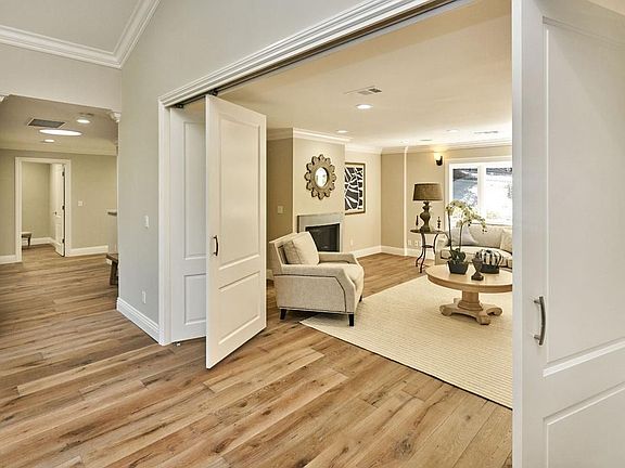 3rd image of 13482 La Cresta Dr