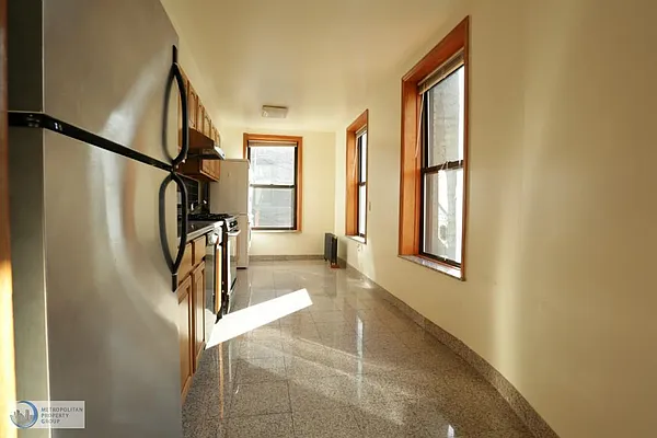Rented by Metropolitan Property Group | media 26