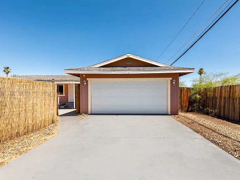 72476 Sunnyvale Dr — Photo 2