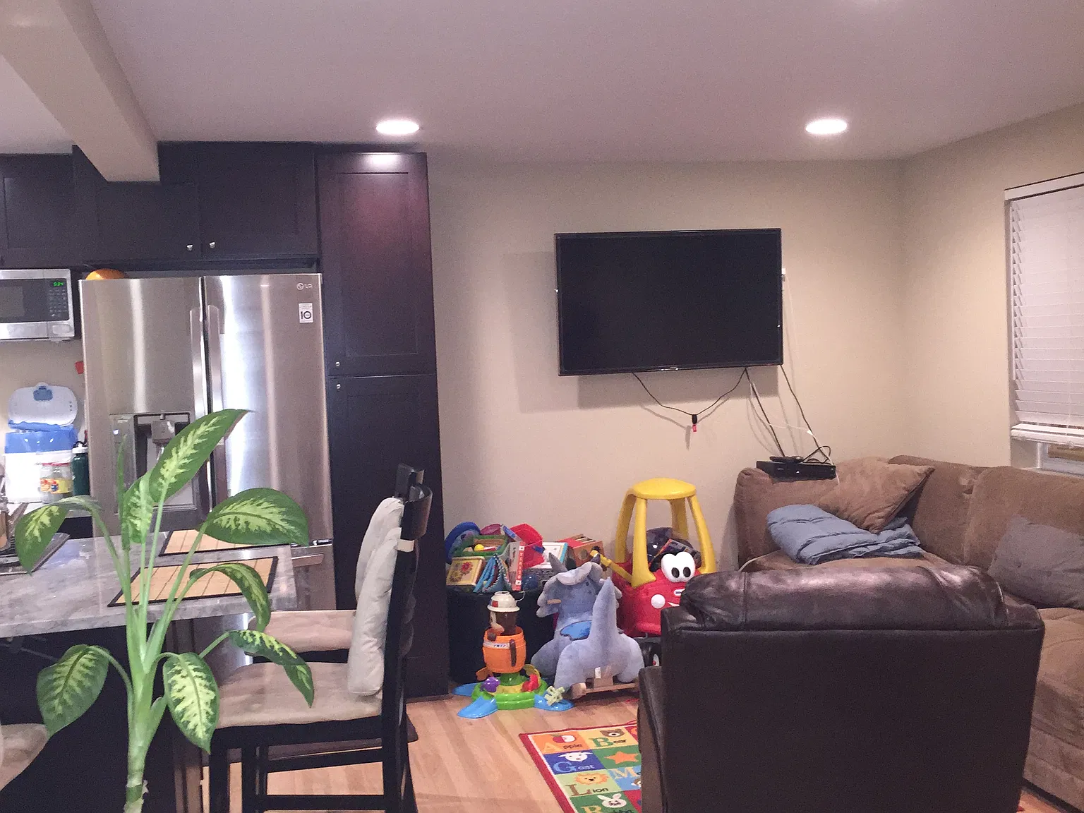 4 bed, 2000 sqft, $2,800 — Photo 4