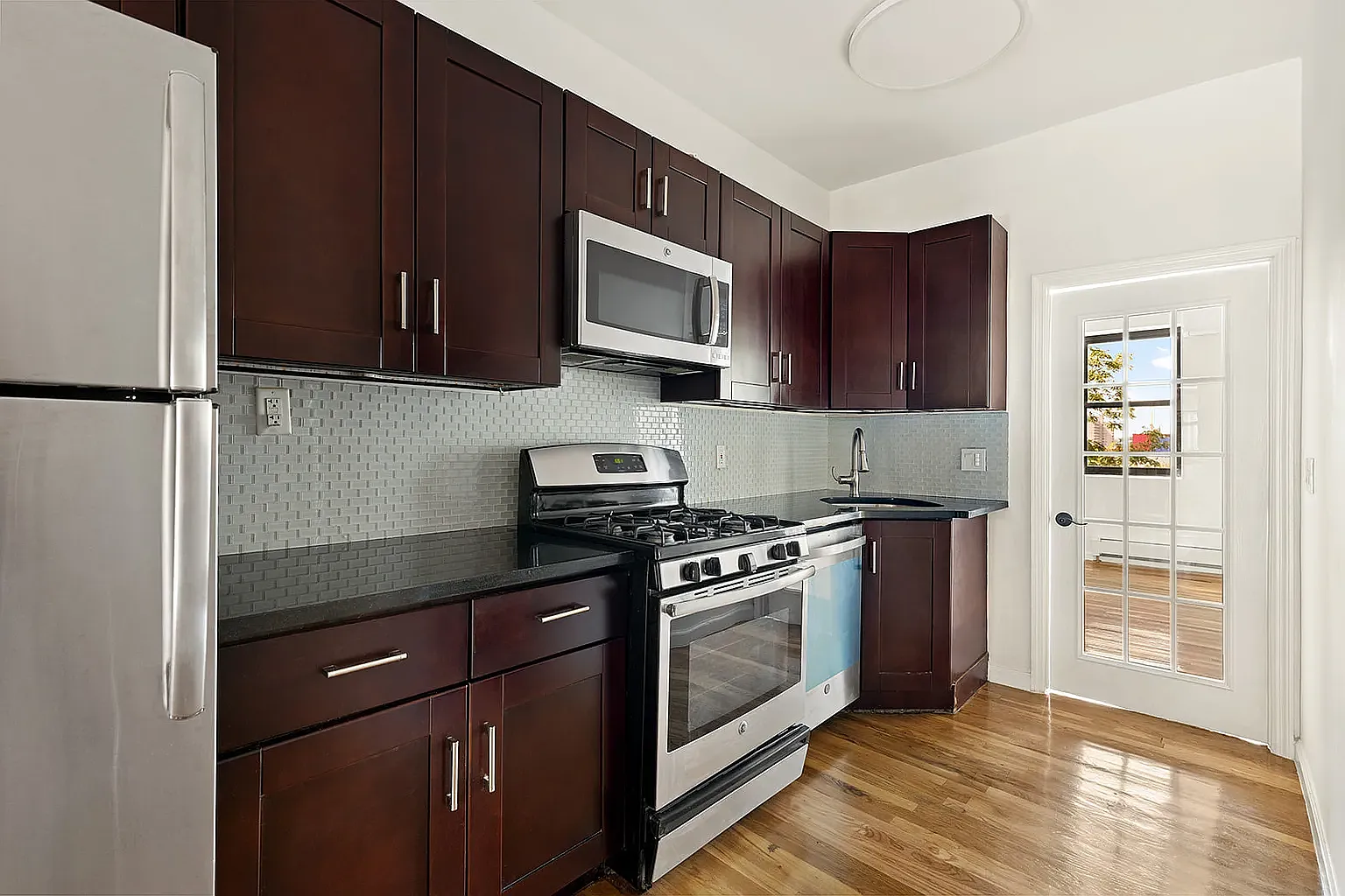 290 5th Avenue — Photo 2