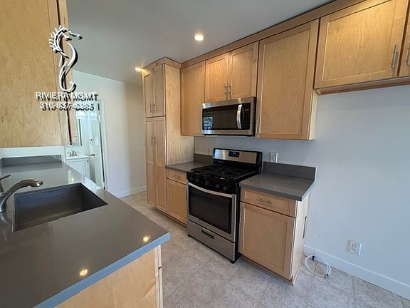3rd image of 2616 Graham Ave #2616