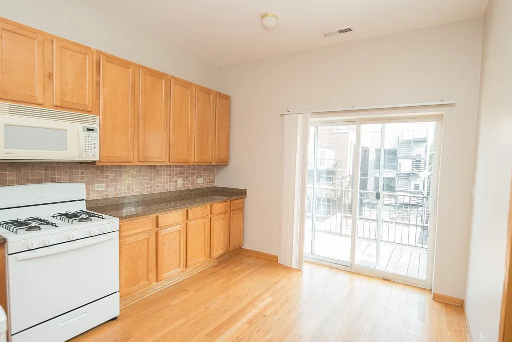 Dynamite 2 Bed, 1 Bath at Chicago + Leavitt (Ukrainian Village) — Photo 4