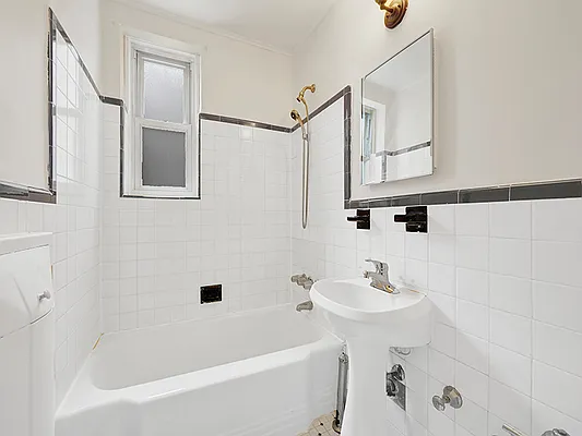 Sold by REMAX Elite | media 12