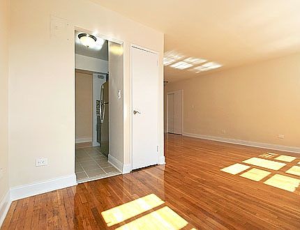 3rd image of 3324 Parsons Blvd APT 4D