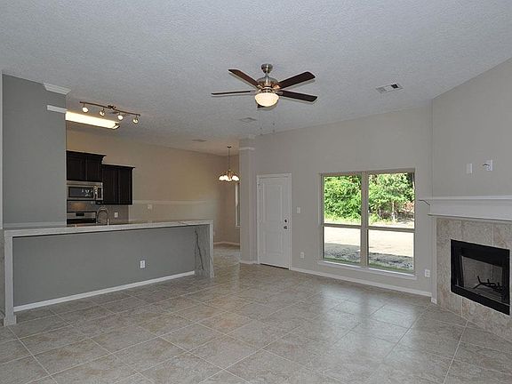 4th image of 102 Ryan Dr