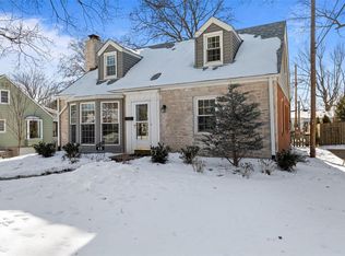 42 Holly Dr, Saint Louis, MO 63119