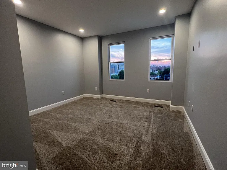 1607 E Biddle St — Photo 15