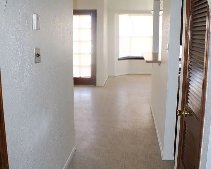 1472 Sierra De Oro Dr — Photo 3