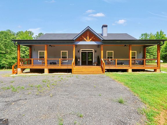 3rd image of 590 Brookwood Dr