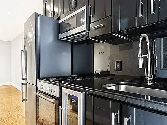 3rd image of 115 Avenue A #1R