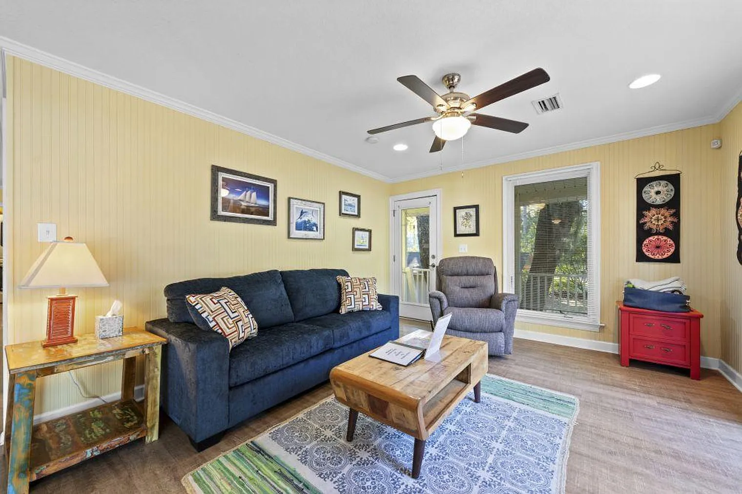 2 bed, 1.0 bath, 1194 sqft, $3,600 — Photo 2