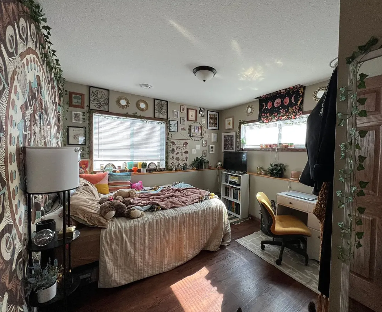 216 James — Photo 2