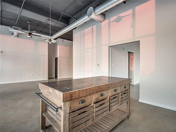 4th image of 1001 Belleview St APT 905