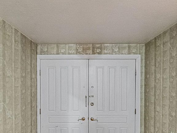 4th image of 3708 Juanita Way