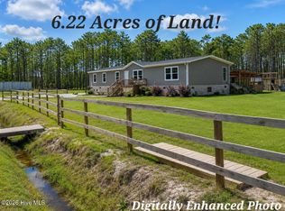 2094 Traders Neck Rd, Hampstead, NC 28443