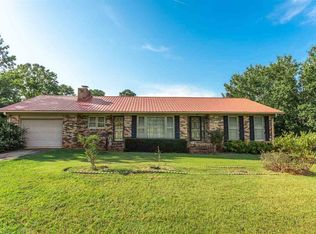 24 Timberlane Dr, Hartwell, GA 30643