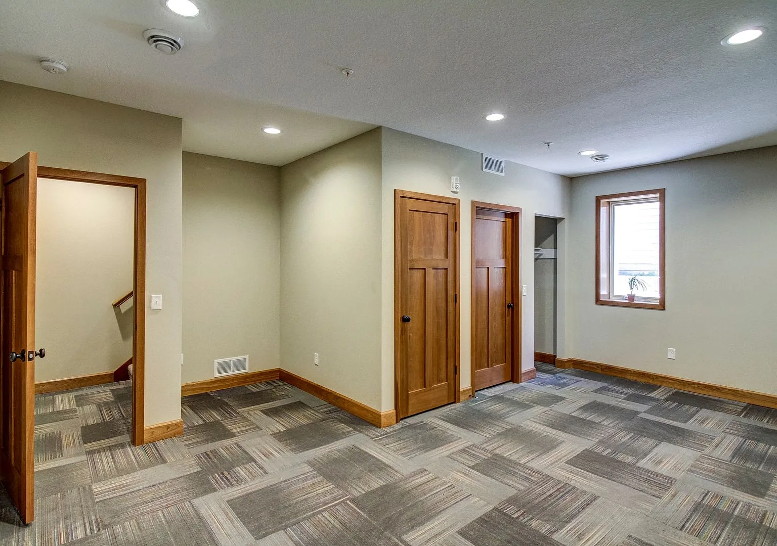 1208 Como Ave SE — Photo 3