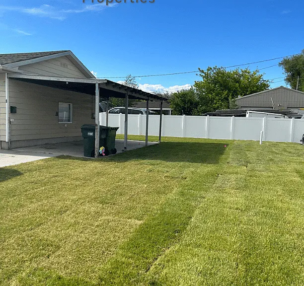 906 E Elm St — Photo 2