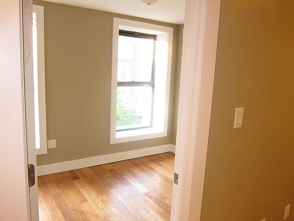 4th image of 298 Gates Ave #4A