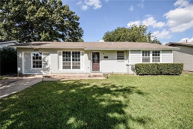 1st image of 809 Rosewood Hills Dr