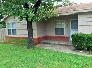 824 Sandy Ln, Fort Worth, TX 76120