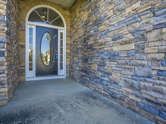 3rd image of 795 Kaitlyn Dr
