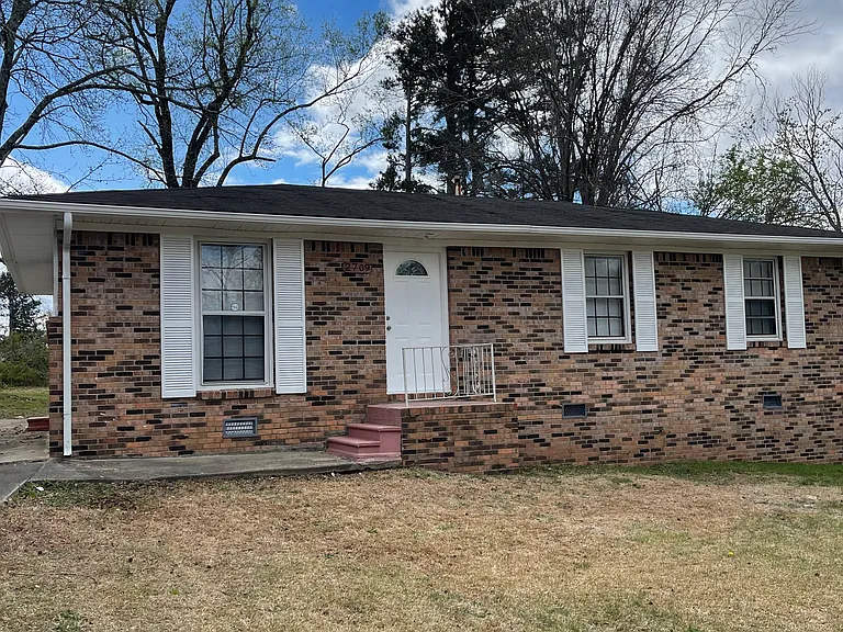 2709 Somerton Dr — Photo 1