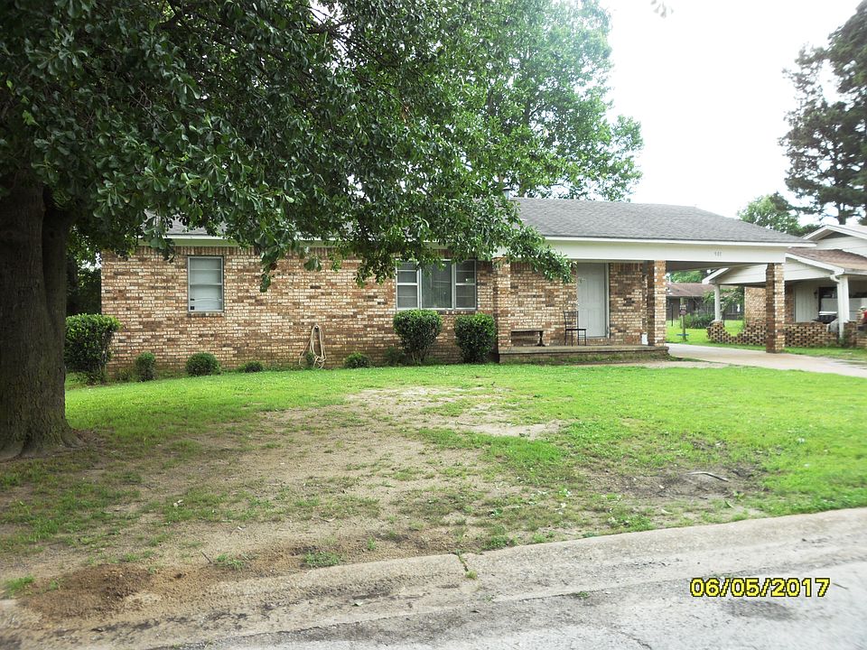 1st image of 901 Live Oak Dr