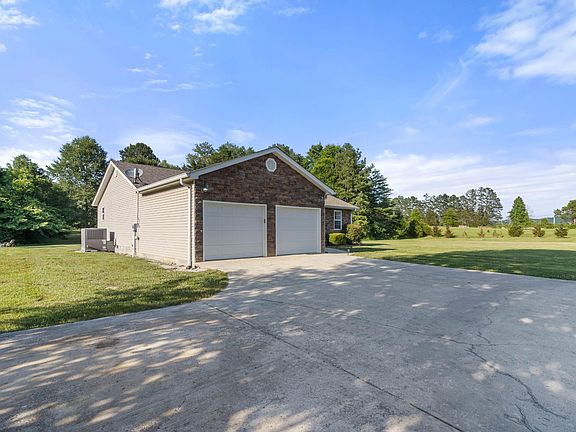 4th image of 210 Ten Mile Ln