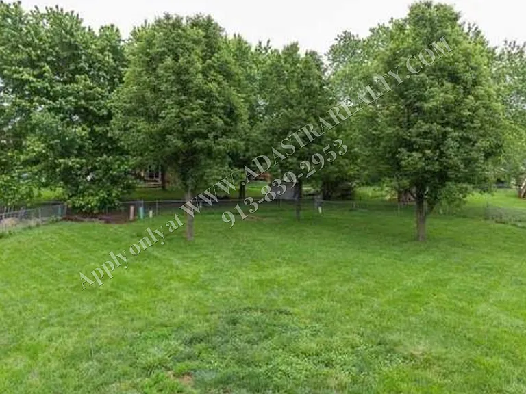 621 N Cedar St — Photo 2