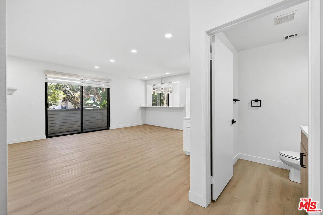 2 bed, 3.0 bath, 1418 sqft, $5,000 — Photo 4