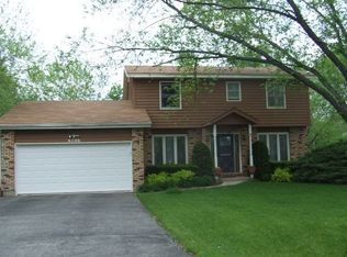 6706 Meadow Dr, Crystal Lake, IL 60012