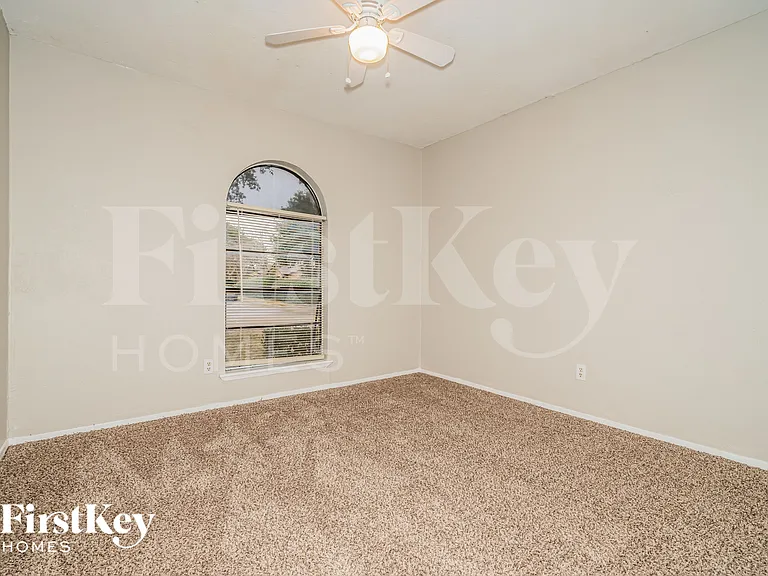 6403 Redwood Ln — Photo 10